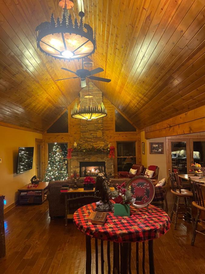 Cozy Creekfront Family Cabin-Pet Friendly -Gamerm-Hot Tub Hiawassee Extérieur photo