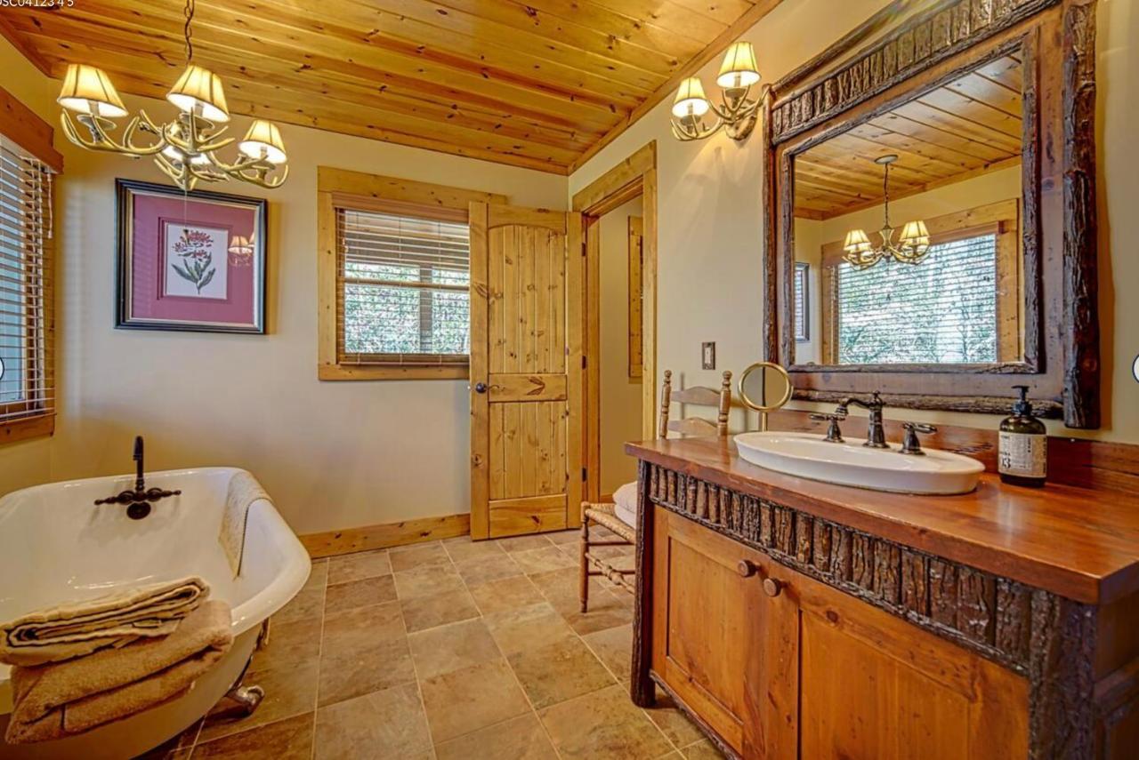 Cozy Creekfront Family Cabin-Pet Friendly -Gamerm-Hot Tub Hiawassee Extérieur photo